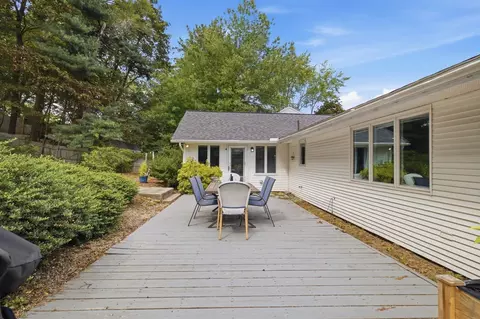 Exterior - 7 Philip Rd, Framingham, MA 01701 photo 4 of 9