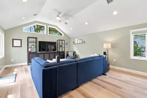 Living - 7 Philip Rd, Framingham, MA 01701 photo 3 of 5