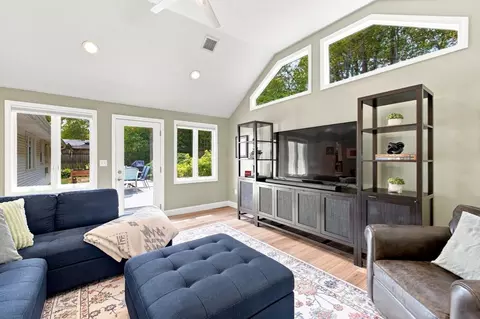Living - 7 Philip Rd, Framingham, MA 01701 photo 1 of 5