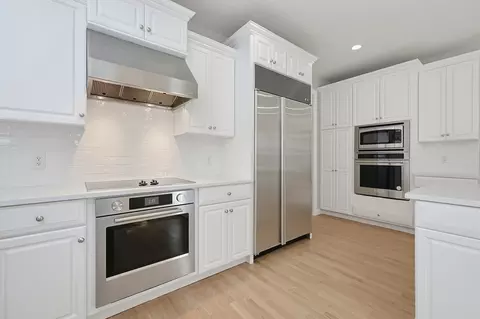 Kitchen - 6 Samuel Path, Natick, MA 01760 photo 3 of 4