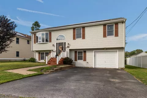 Exterior - 52 Family Dr, Fall River, MA 02721 photo 2 of 8