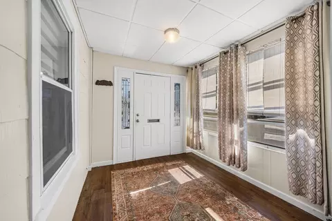 Entry Way - 294 Eastern Ave, Lynn, MA 01902 photo 3 of 5