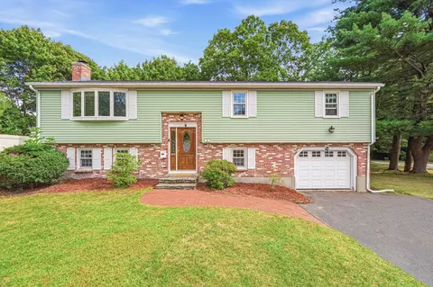 25 Oak Ridge Way, Shrewsbury, MA 01545