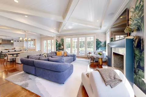 Living - 370 Grove St, Needham, MA 02492 photo 4 of 4