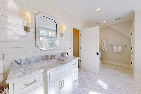 Bath - 370 Grove St, Needham, MA 02492 photo 4 of 10