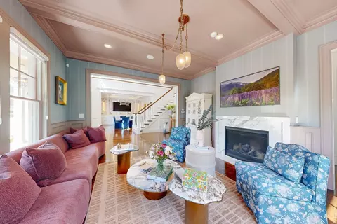 Living - 370 Grove St, Needham, MA 02492 photo 2 of 4