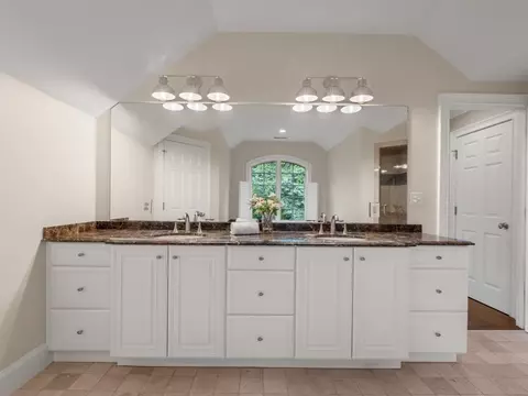 Bath - 21 Westerly, Weston, MA 02493 photo 3 of 5