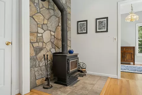 Entry Way - 5 School St, Granby, MA 01033 photo 1 of 3