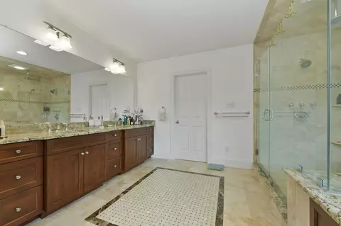 Bath - 159 Walpole St, Dover, MA 02030 photo 2 of 3