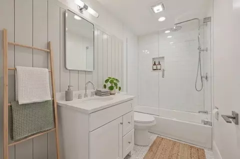 Bath - 153 Everett St #2, Boston, MA 02128 photo 1 of 1