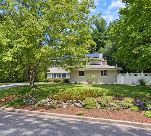 27 Ansie Rd, Chelmsford, MA 01824