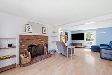 Living - 380 Plumtree Rd, Springfield, MA 01118 photo 1 of 5