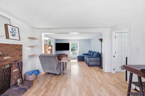 Living - 380 Plumtree Rd, Springfield, MA 01118 photo 2 of 5