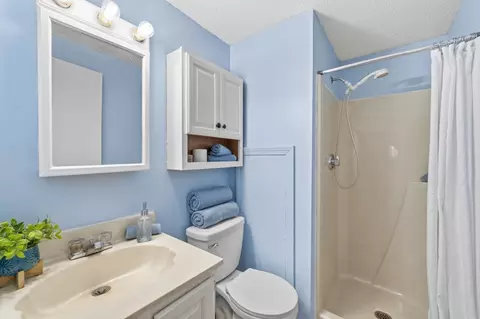 Bath - 380 Plumtree Rd, Springfield, MA 01118 photo 1 of 4