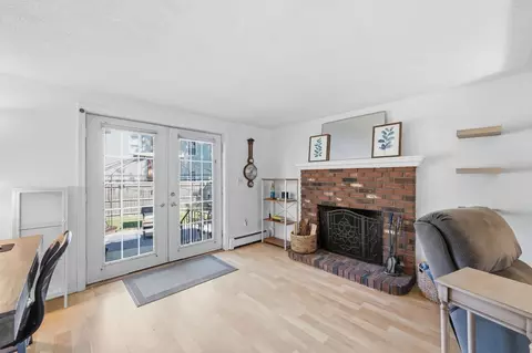 Living - 380 Plumtree Rd, Springfield, MA 01118 photo 5 of 5