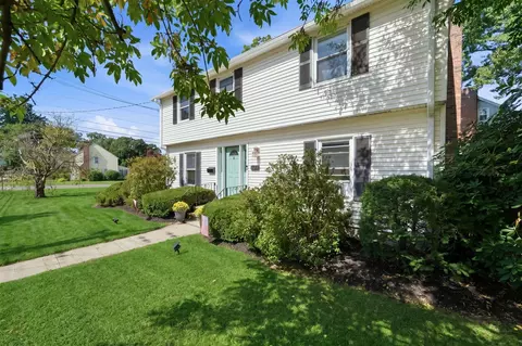 Exterior - 380 Plumtree Rd, Springfield, MA 01118 photo 9 of 10
