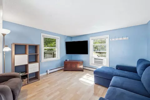 Living - 380 Plumtree Rd, Springfield, MA 01118 photo 3 of 5