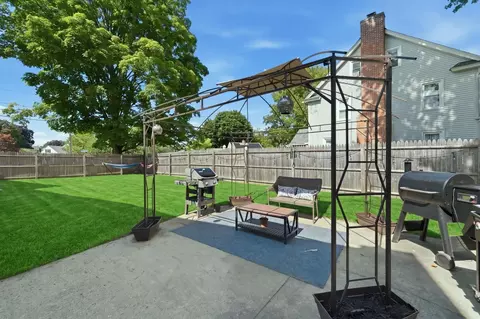 Exterior - 380 Plumtree Rd, Springfield, MA 01118 photo 6 of 10