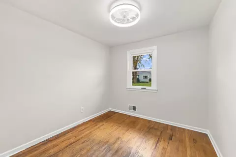 Bedroom - 76 Daley St, Chicopee, MA 01013 photo 6 of 7