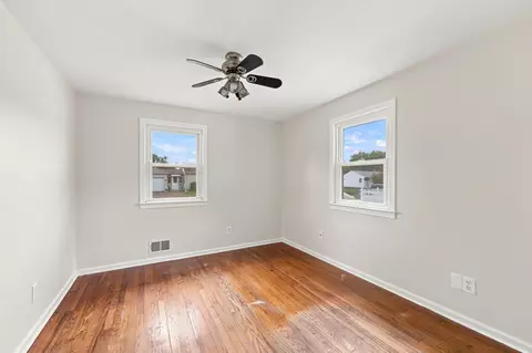 Bedroom - 76 Daley St, Chicopee, MA 01013 photo 4 of 7