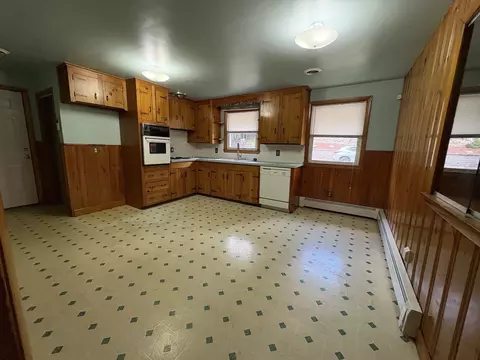 Kitchen - 175 Dana Ave, Worcester, MA 01604 photo 2 of 4