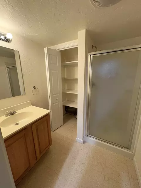 Bath - 175 Dana Ave, Worcester, MA 01604 photo 3 of 3