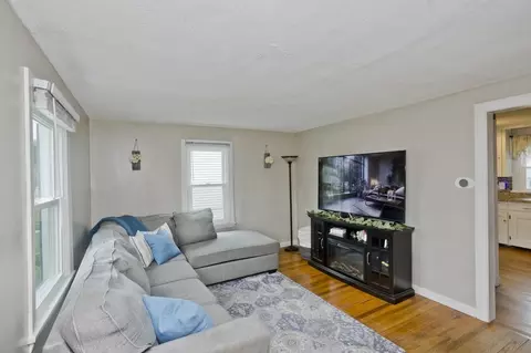 Living - 143 Winton St, Springfield, MA 01118 photo 1 of 2
