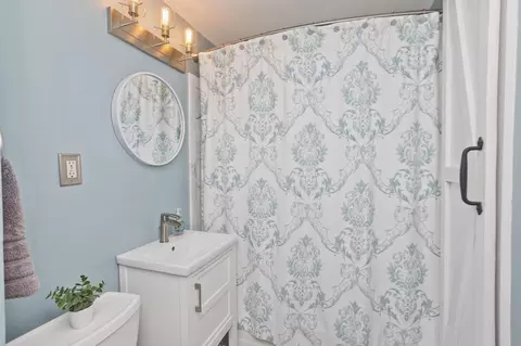 Bath - 143 Winton St, Springfield, MA 01118 photo 2 of 4