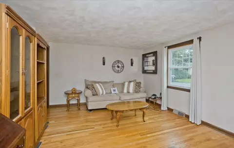 Living - 539 Dutchess St, Springfield, MA 01129 photo 1 of 3