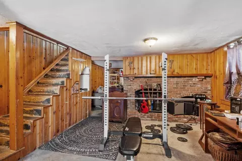 Entry Way - 46 Broad St, Barre, MA 01005 photo 3 of 3
