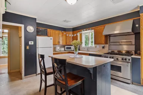 Kitchen - 46 Broad St, Barre, MA 01005 photo 2 of 2
