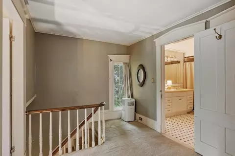 Entry Way - 46 Broad St, Barre, MA 01005 photo 2 of 3