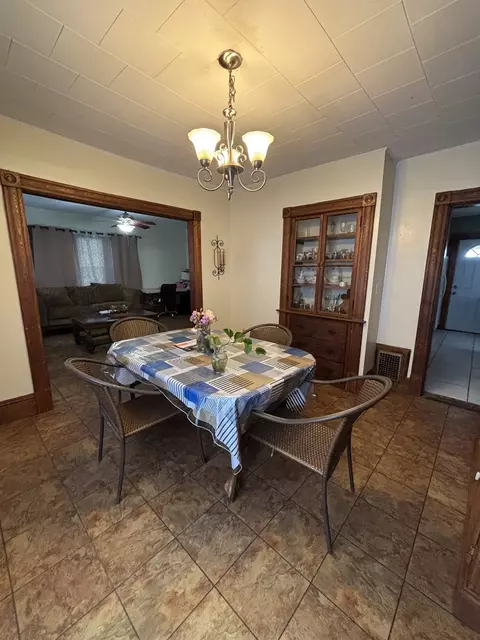 Dining - 27 Border St, Springfield, MA 01104 photo 1 of 3