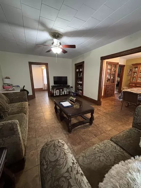 Living - 27 Border St, Springfield, MA 01104 photo 1 of 3