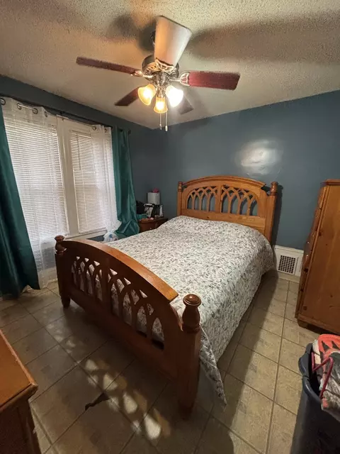 Bedroom - 27 Border St, Springfield, MA 01104 photo 1 of 2