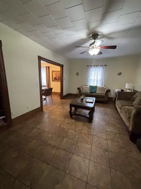 Living - 27 Border St, Springfield, MA 01104 photo 2 of 3