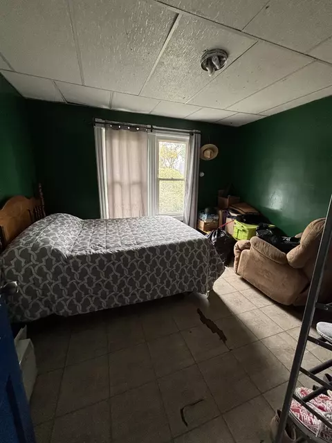Bedroom - 27 Border St, Springfield, MA 01104 photo 2 of 2