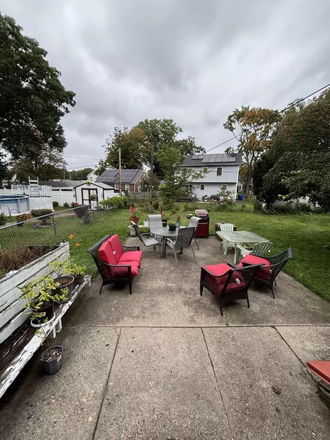 Exterior - 27 Border St, Springfield, MA 01104 photo 11 of 11