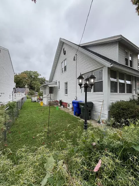 Exterior - 27 Border St, Springfield, MA 01104 photo 5 of 11