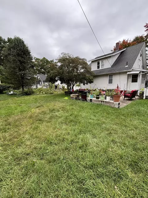 Exterior - 27 Border St, Springfield, MA 01104 photo 8 of 11