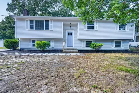 40 High Pine Dr, Plymouth, MA 02360