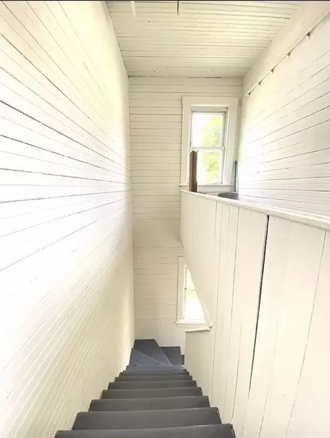 Entry Way - 11 Leon St, Worcester, MA 01604 photo 2 of 8