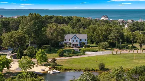 46 Roos Rd # A, Sandwich, MA 02537