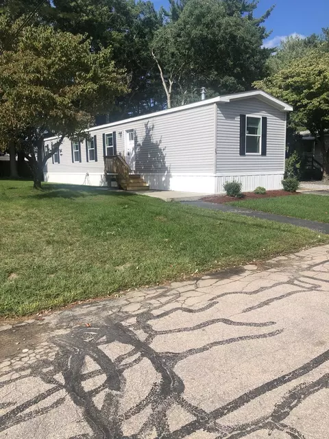 35 Woodchip Sq, North Attleboro, MA 02760