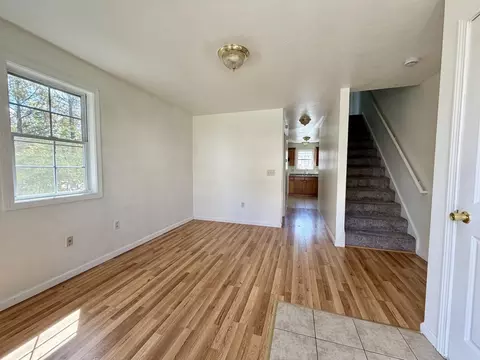 Living - 52-54 Reed St, Springfield, MA 01109 photo 2 of 3