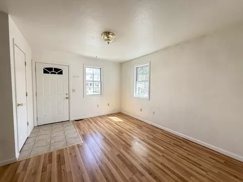 Living - 52-54 Reed St, Springfield, MA 01109 photo 1 of 3
