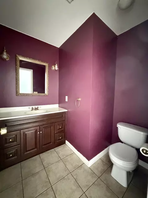 Bath - 52-54 Reed St, Springfield, MA 01109 photo 1 of 2