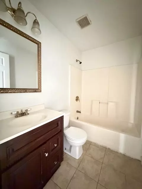 Bath - 52-54 Reed St, Springfield, MA 01109 photo 2 of 2