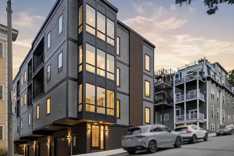 Exterior - 421 E 6th St #TH3, Boston, MA 02127 photo 6 of 9