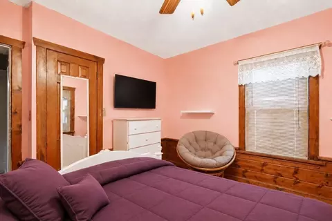 Bedroom - 28 Dalton Pl, Springfield, MA 01109 photo 2 of 4